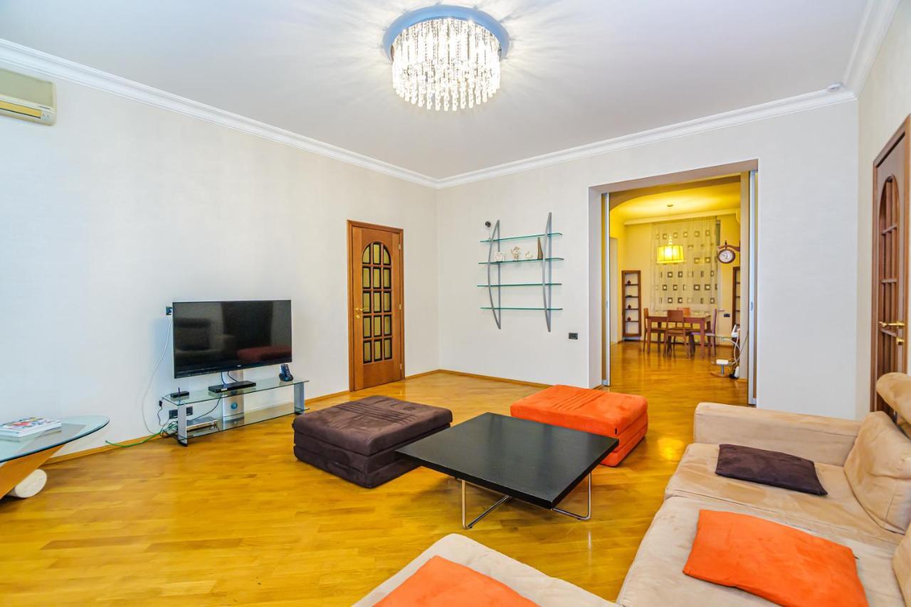Vip Apartamen Nizami Street Apartment Baku Exterior photo
