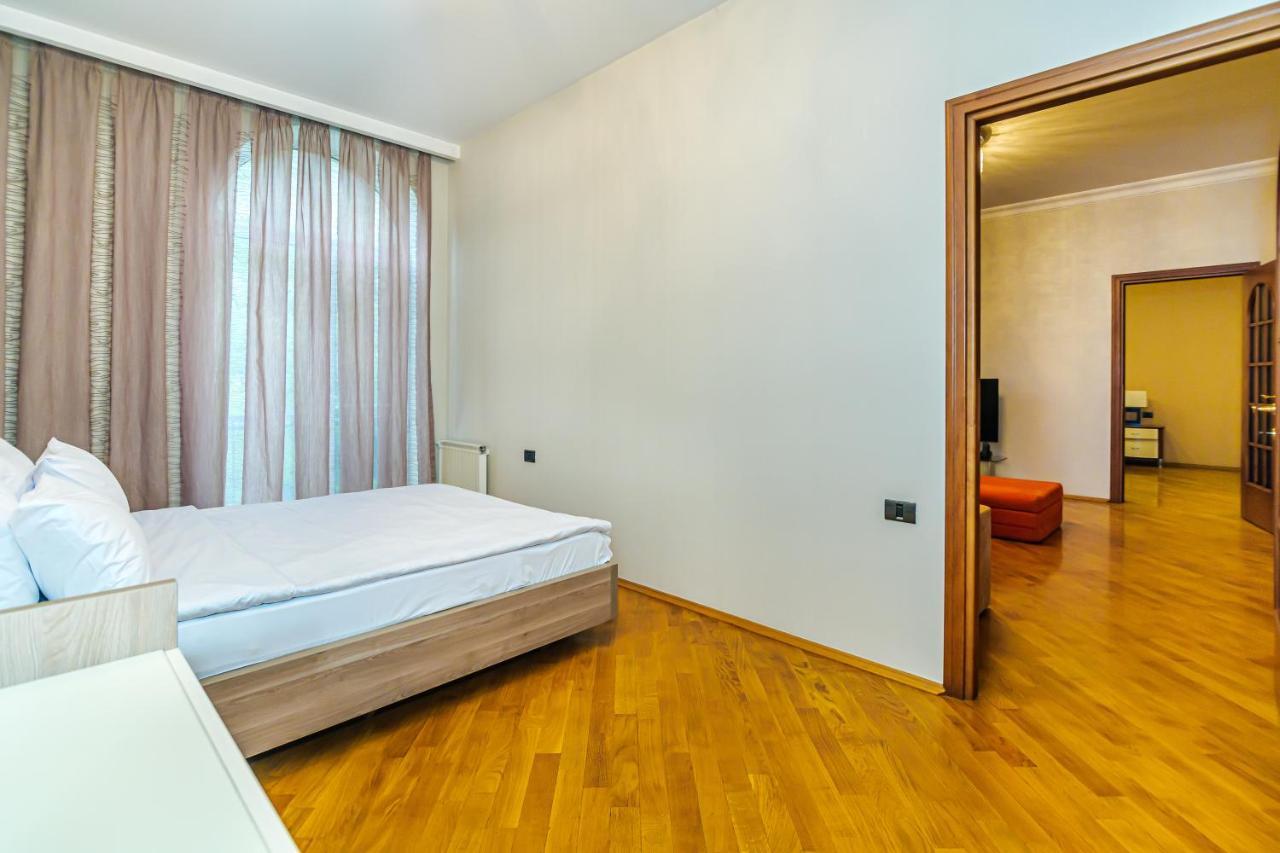 Vip Apartamen Nizami Street Apartment Baku Exterior photo